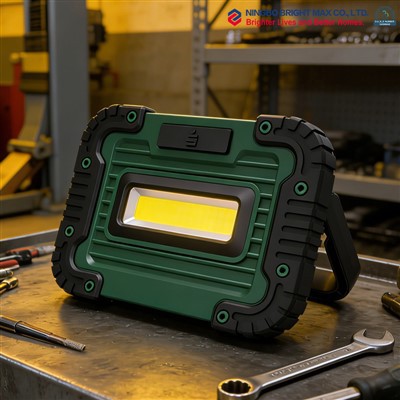 Oplaadbare USB-werklamp van 390 lumen